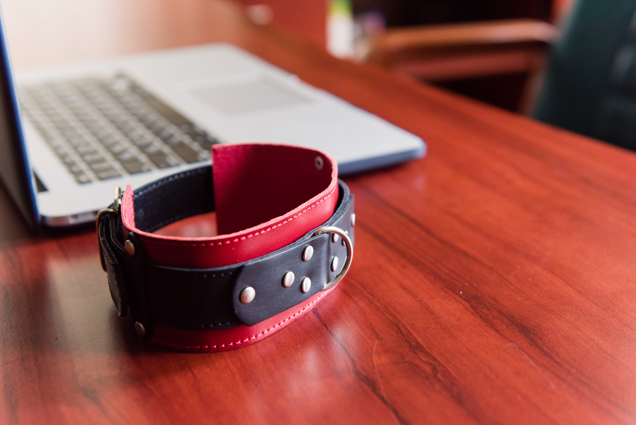 دستبند چرمی