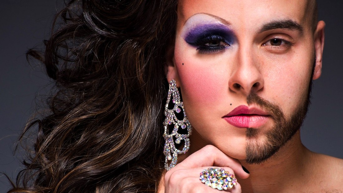 سیسی بوی - پسری که به لباس دخترانه علاقه دارد