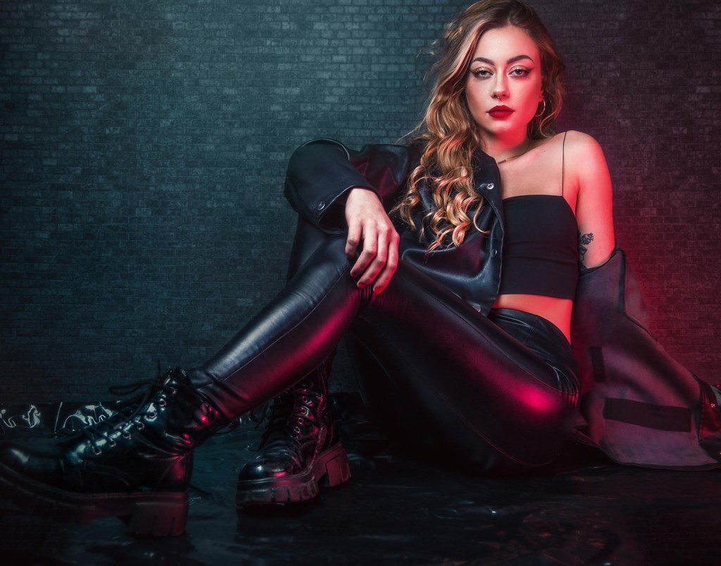 میسترس با شلوار لاتکس