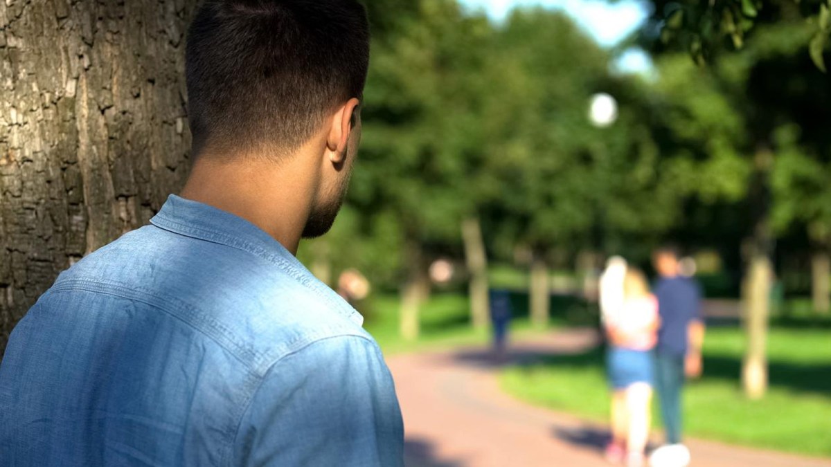 استاکر کیست؟‌ تعقیب‌کننده مزاحم را&nbsp;بشناسیم