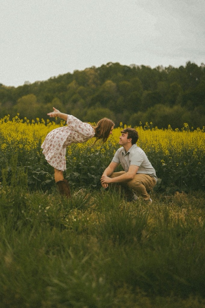 جذابیت فقط در سکس نیست! یاد بگیرید چطور با اعتماد به نفس، گفتگوهای عمیق و رشد شخصی جذاب‌تر شویی و در جمع و روابط واقعی، بیشتر دیده و انتخاب شوید.